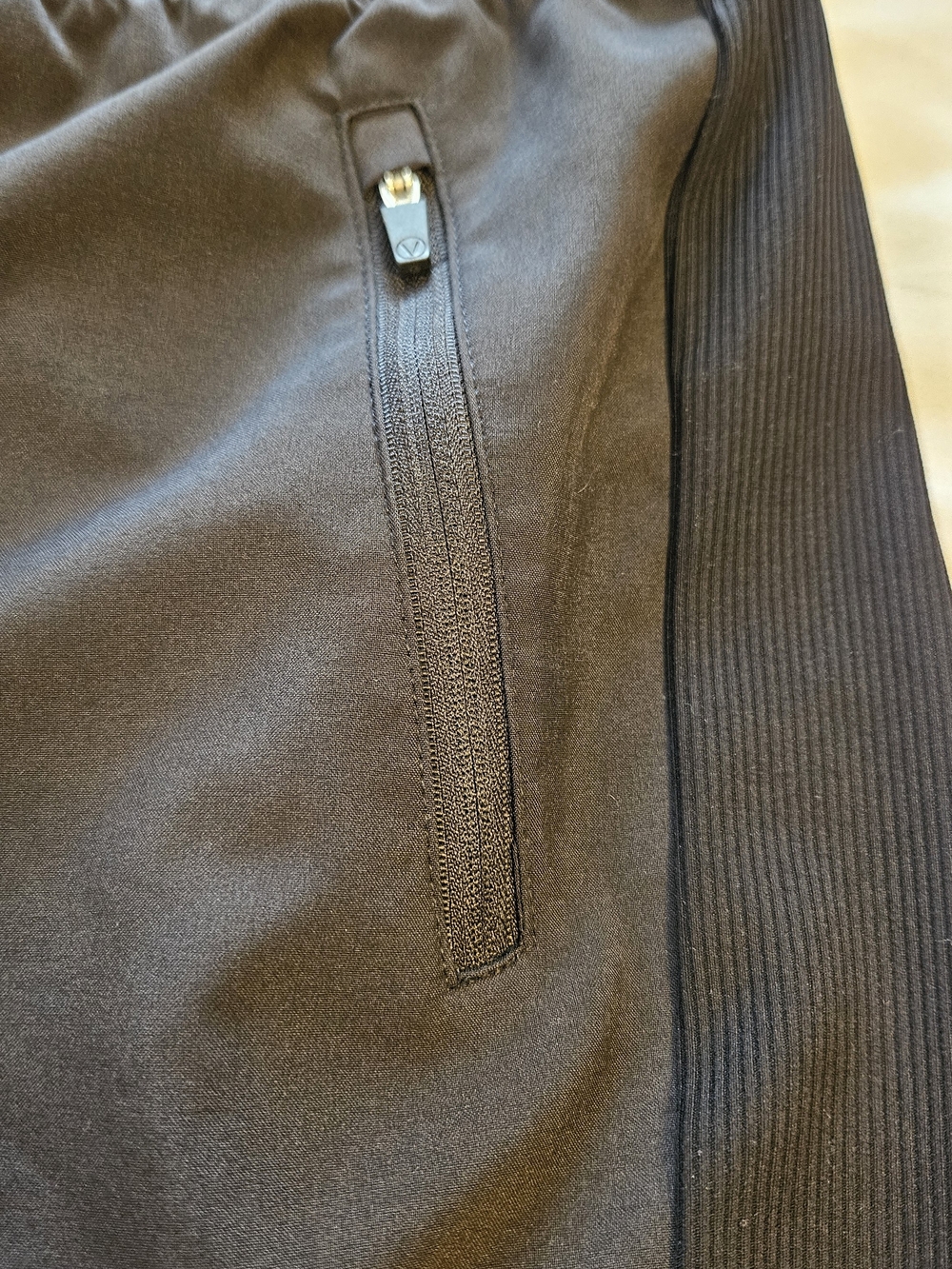 Lane Bryant LIVI Black Cropped Jogger Pants Size 2X (18/20) - Picture 6 of 8